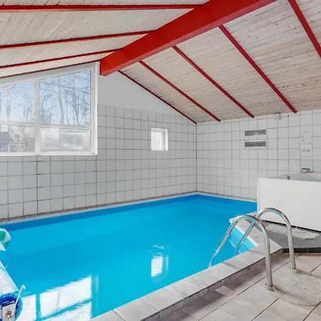 4 Bedroom Lovely In Ferienhaus *
