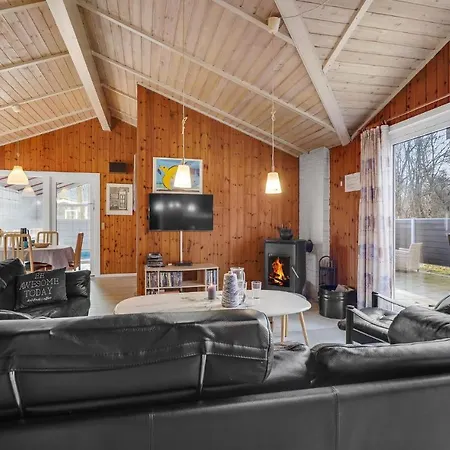 4 Bedroom Lovely In Oksbøl