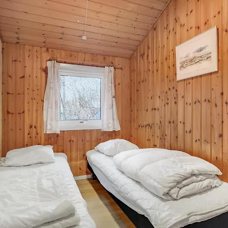 4 Bedroom Lovely In Ferienhaus *