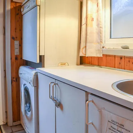 4 Bedroom Lovely In Ferienhaus Oksbøl