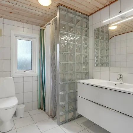 4 Bedroom Lovely In Ferienhaus Oksbøl