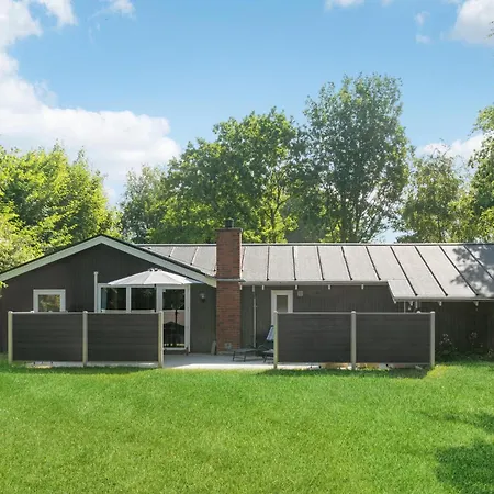 4 Bedroom Lovely In Ferienhaus